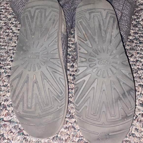 AUTHENTIC Women’s Classic Cardi Knit UGG Boots - Picture 1 of 4